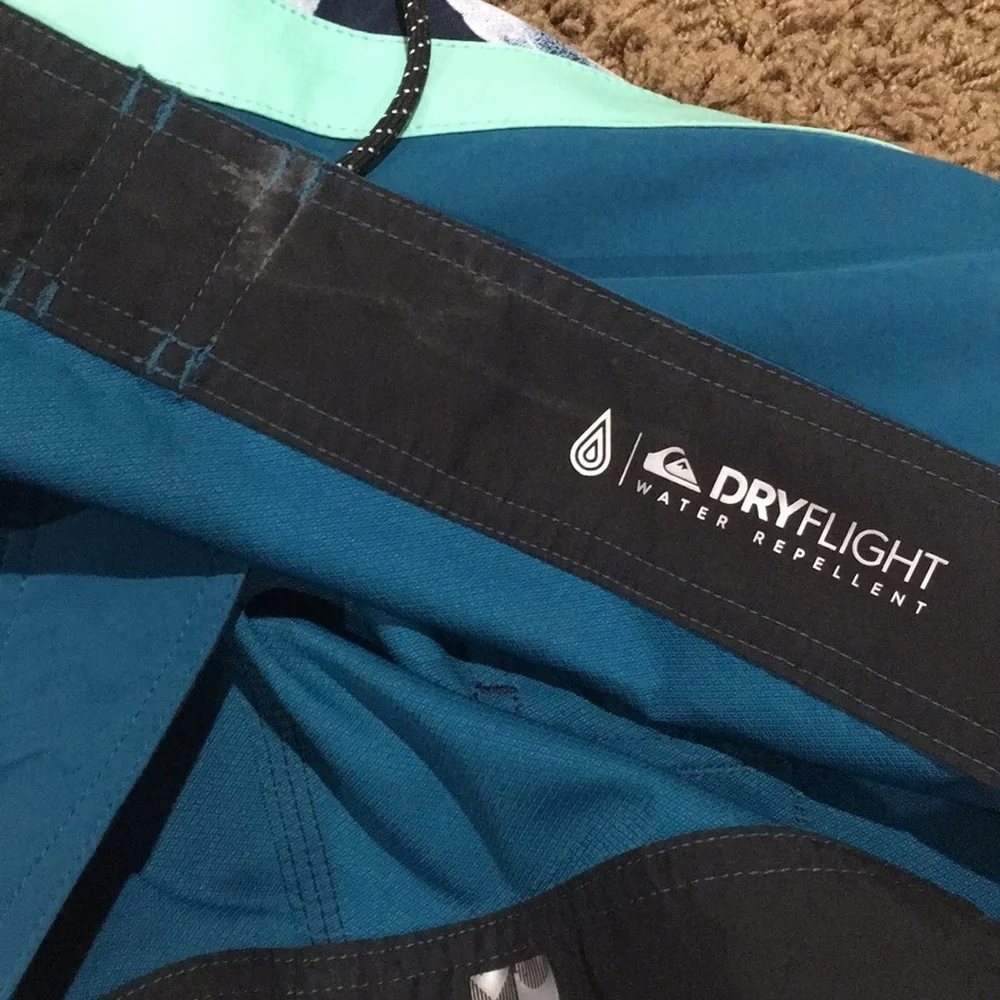 Quicksilver Dry Flight Water Repellent Board Shorts size 40 Blue black